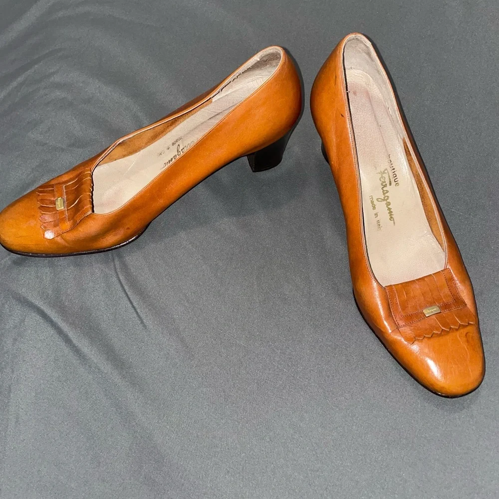 Salvatore Ferragamo Vintage Loafer Pumps Kitten Heel 100% Leather Tan, size 9.5 - Picture 4 of 8
